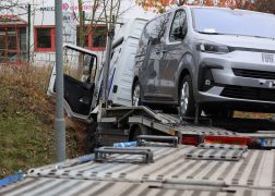 Am Lenkrad In Not Lkw Fahrer In Jena Verunglueckt 03
